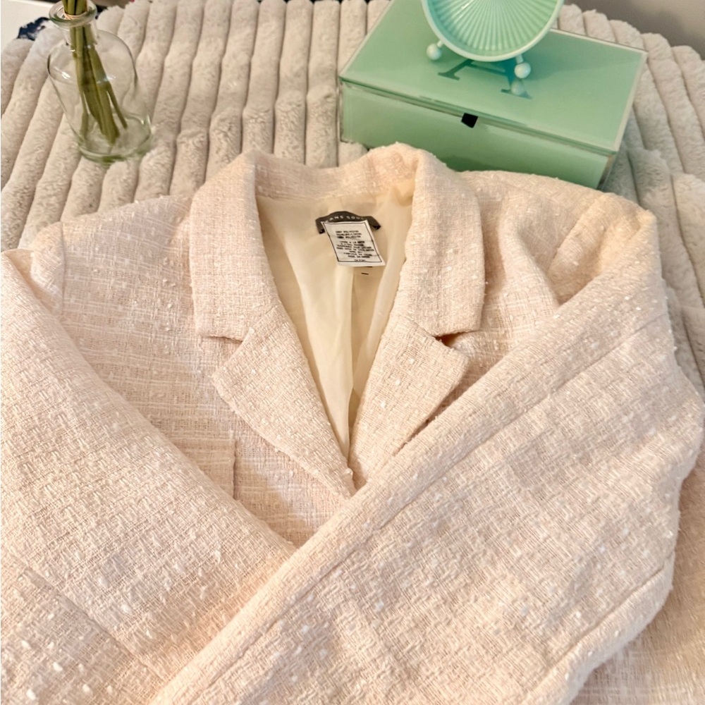 Sans Souci Cream Blazer with Classic Lapel Collar